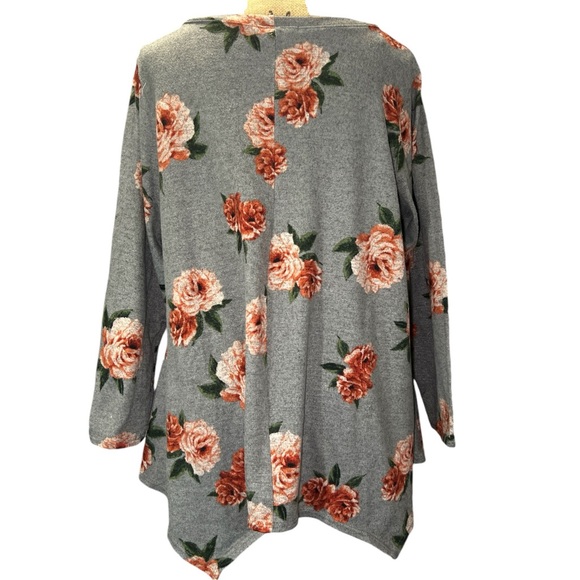 Green Envelope EC beautiful floral print on gray sweater. Size 2X - Picture 5 of 5